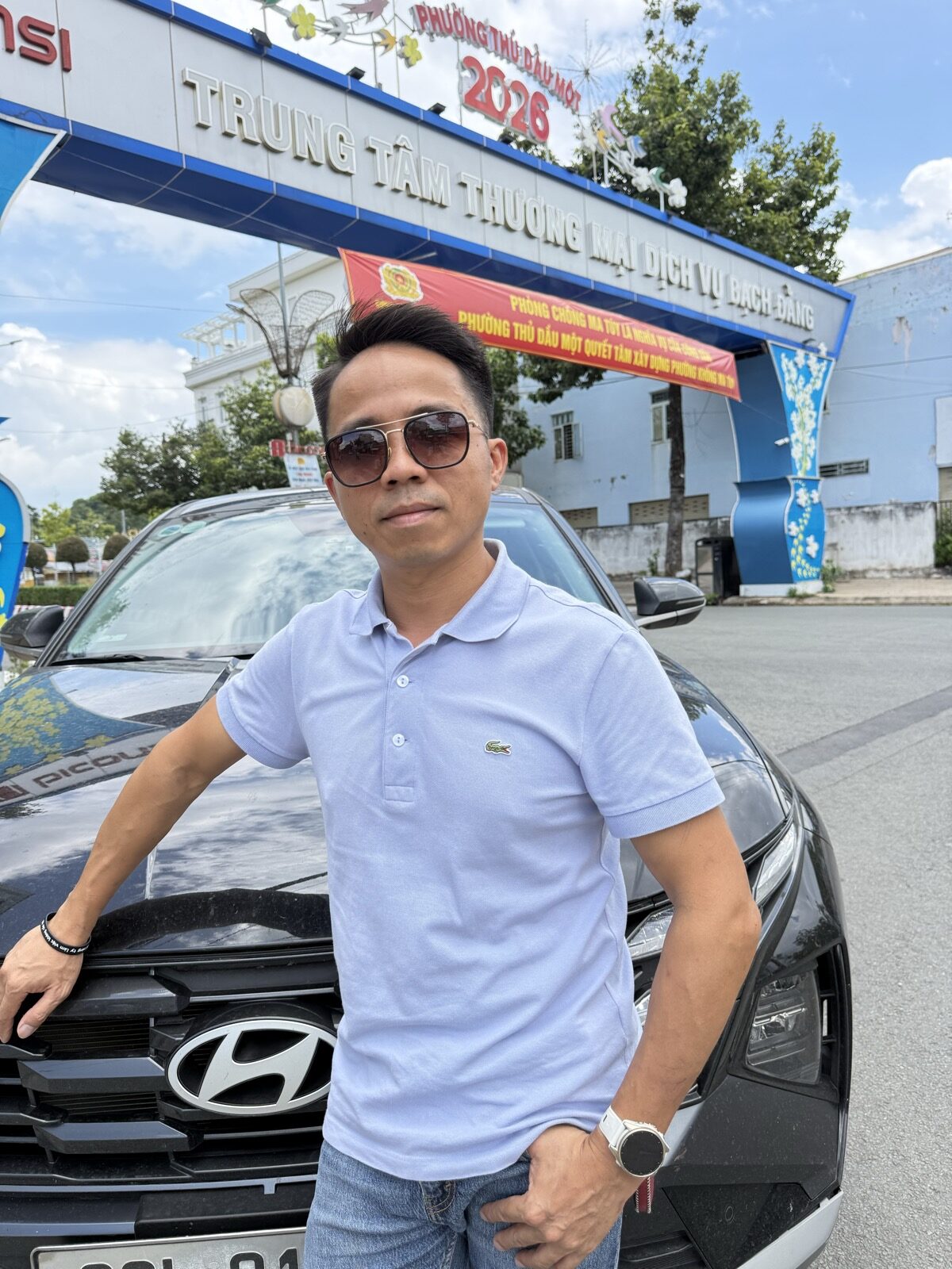 Trần Quốc Hoàn trước Trung tâm Thương mại Bạch Đằng - tư vấn mua nhà quận 10 cho NĐT Bắc