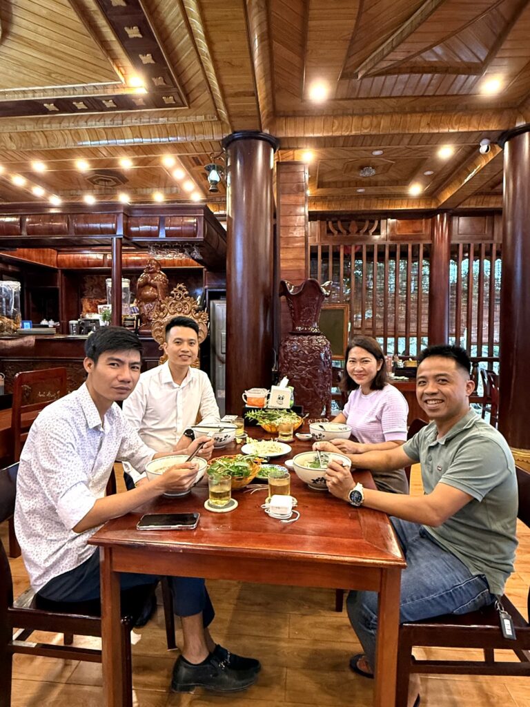 Trần Quốc Hoàn gặp gỡ nhà đầu tư bàn chuyện phân bổ danh mục