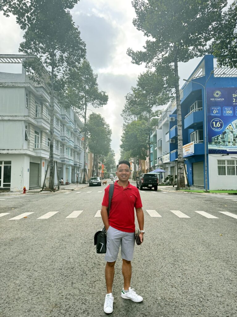 Trần Quốc Hoàn khảo sát nhà phố cho thuê khu Nam Sài Gòn