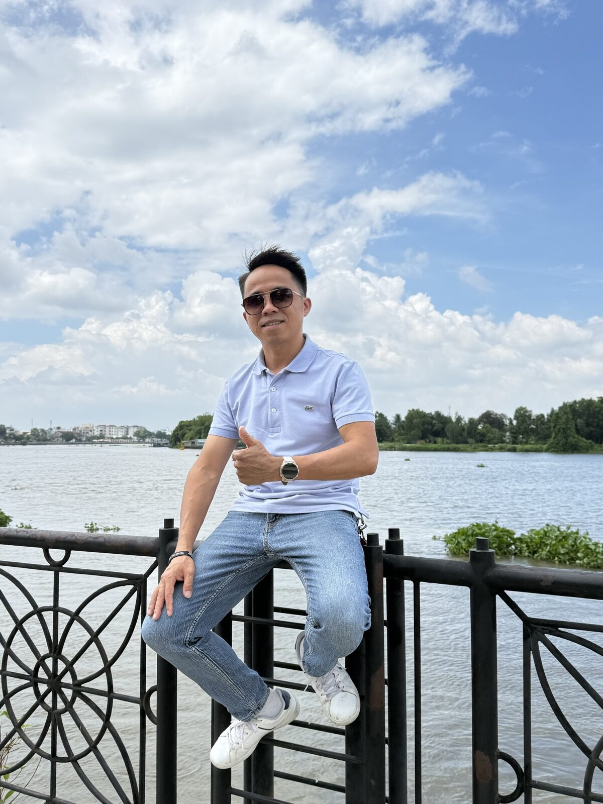 Theo dõi dòng tiền cho thuê bên bờ sông Sài Gòn — nơi Hoàn ngồi phân tích số liệu cho NĐT miền Bắc