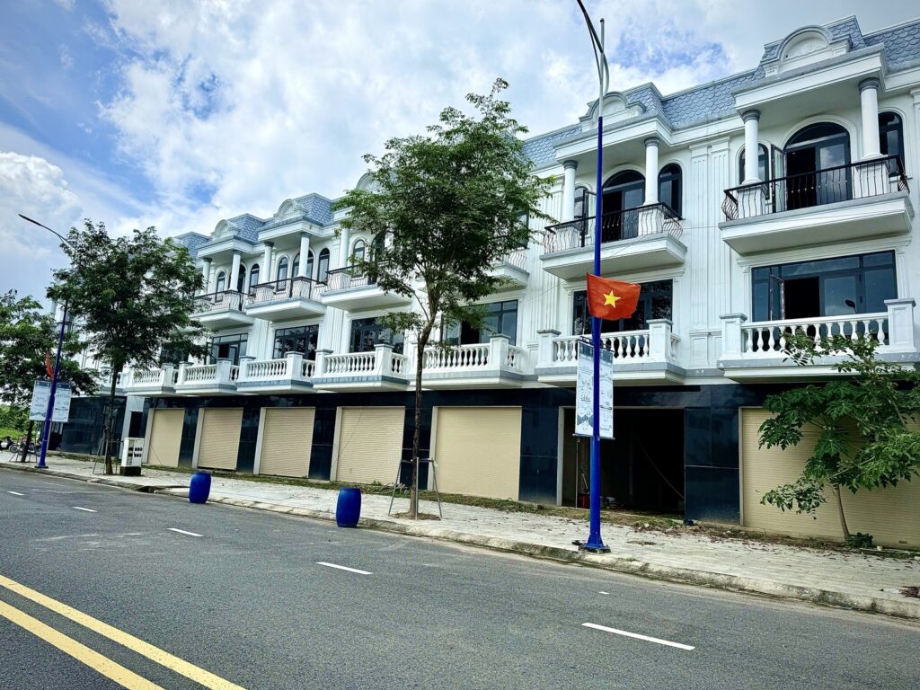 Con đường trong khu dự án mới nơi giá đất có thể bị thổi